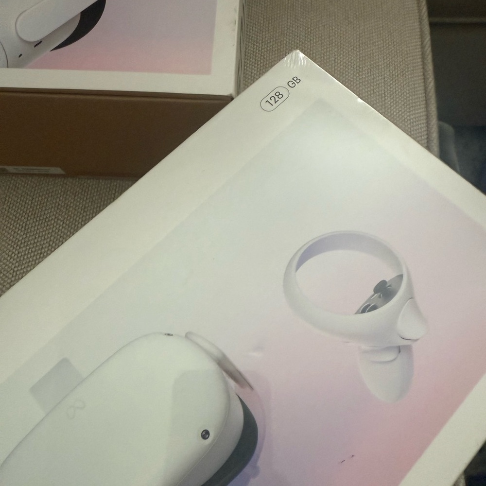 VR Headset with Controllers - White